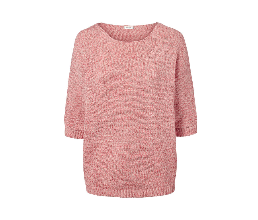 Detailaufnahme eines sommerlichen Strickpullovers aus Bändchengarn.