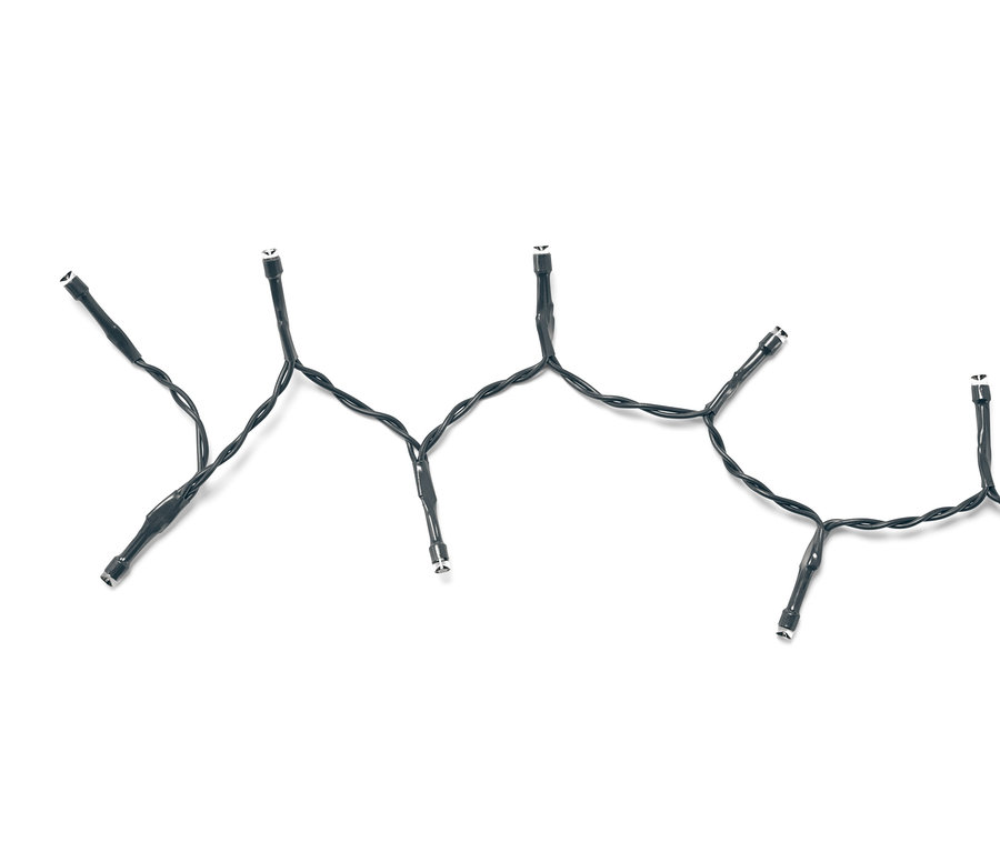 Eine schwarze LED-Lichterkette für den Weihnachtsbaum auf einem weißen Hintergrund.