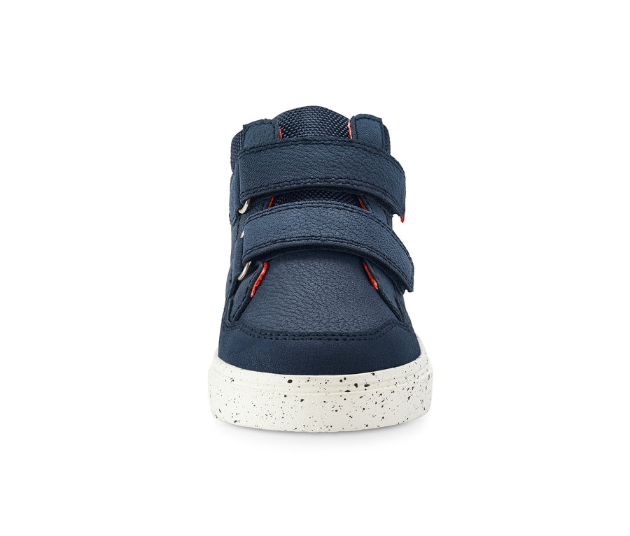 Detailaufnahme eines Sneakers.