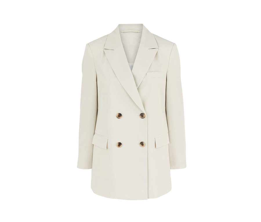 Ein weißer Blazer mit braunen Knöpfen.