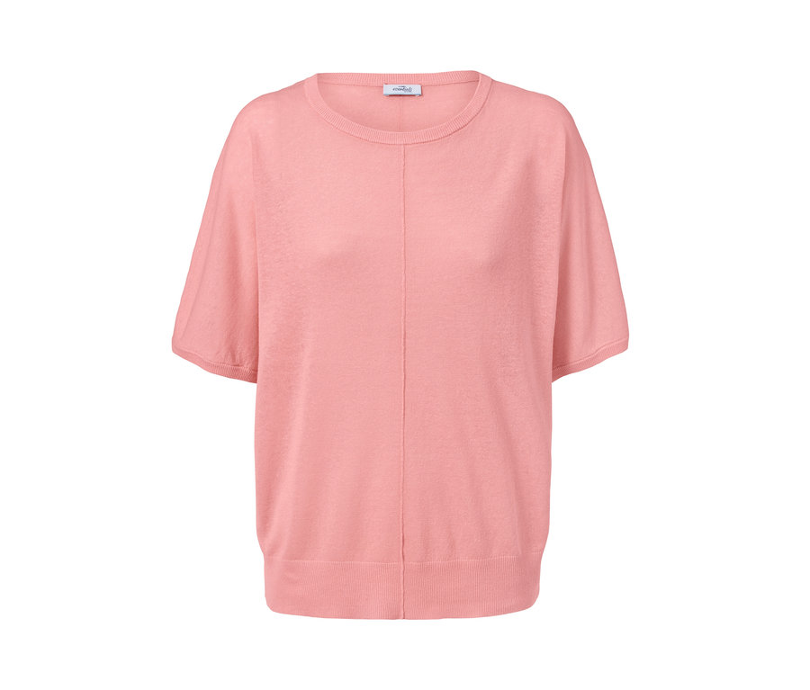 Nahaufnahme eines korallenroten Feinstrick-Pullovers aus Leinenmix.