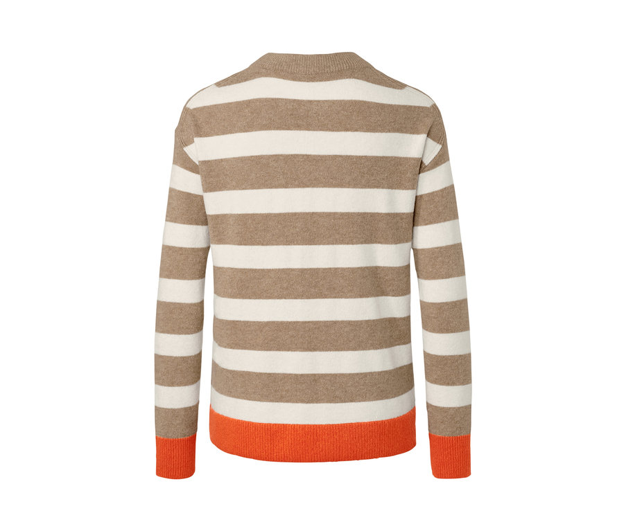 Gestreifter Strickpullover mit orangefarbenem Saum.