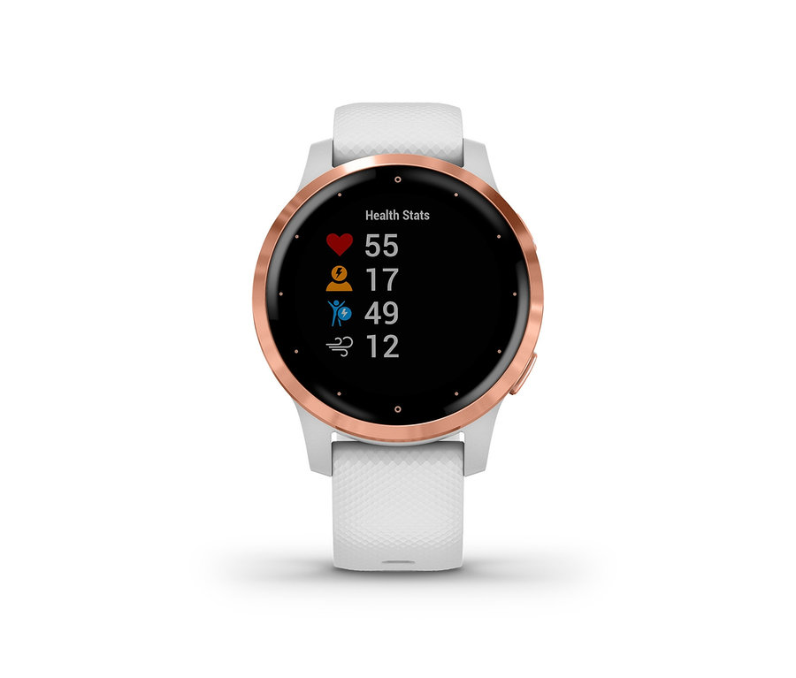 Detailansicht einer Smartwatch mit weißem Armband und einem Display, das Gesundheitsstatistiken anzeigt.