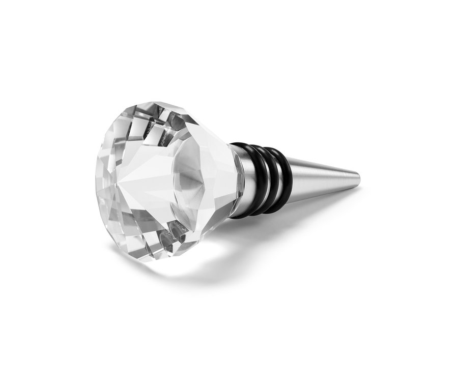 Ein Flaschenkorken liegt auf dem Tisch.