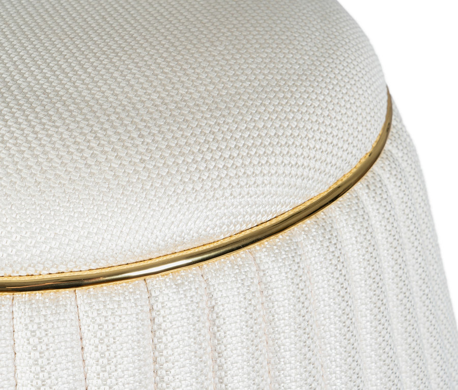 Detailansicht des weißen Kayoom Hocker »Doric« mit goldenem Zierstreifen.
