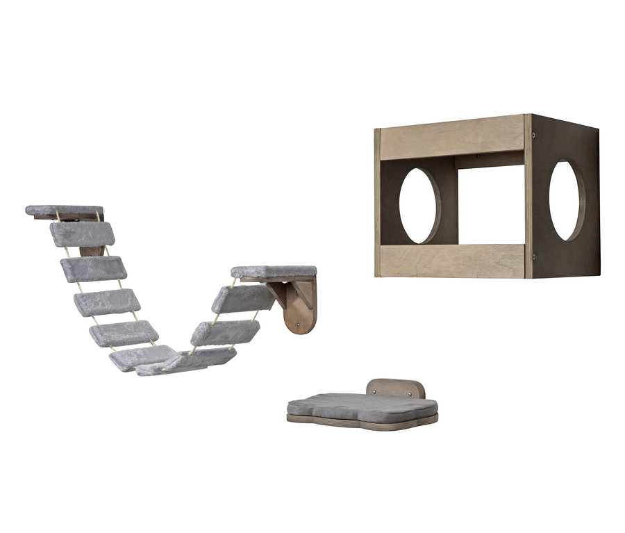 Ein Katzenmöbel-Set mit einer grauen Plüsch-Hängebrücke, grauen Plüschstufen, einer grauen Plüsch-Wandliege und einem würfelförmigen Holzversteck.