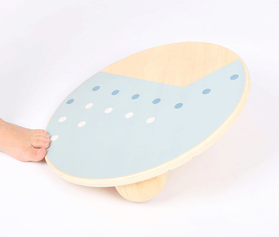 Kinderfuß auf small foot Balancierbrett »Adventure«.