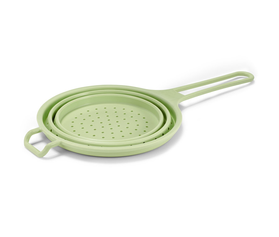 Ein grünes Platzspar-Sieb.