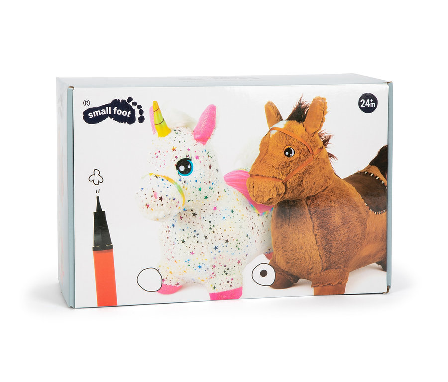 Verpackung des small foot Hüpfpferd Plüsch Spielzeugs, die ein Plüsch-Einhorn und ein Pferd zeigt.