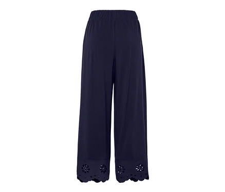 Dunkelblaue Culotte mit Stickerei am Saum.