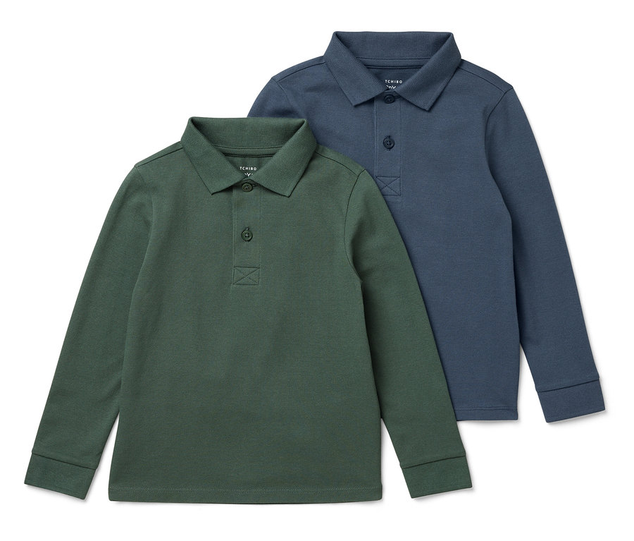 Zwei langärmelige Poloshirts, eines grün und eines blau.