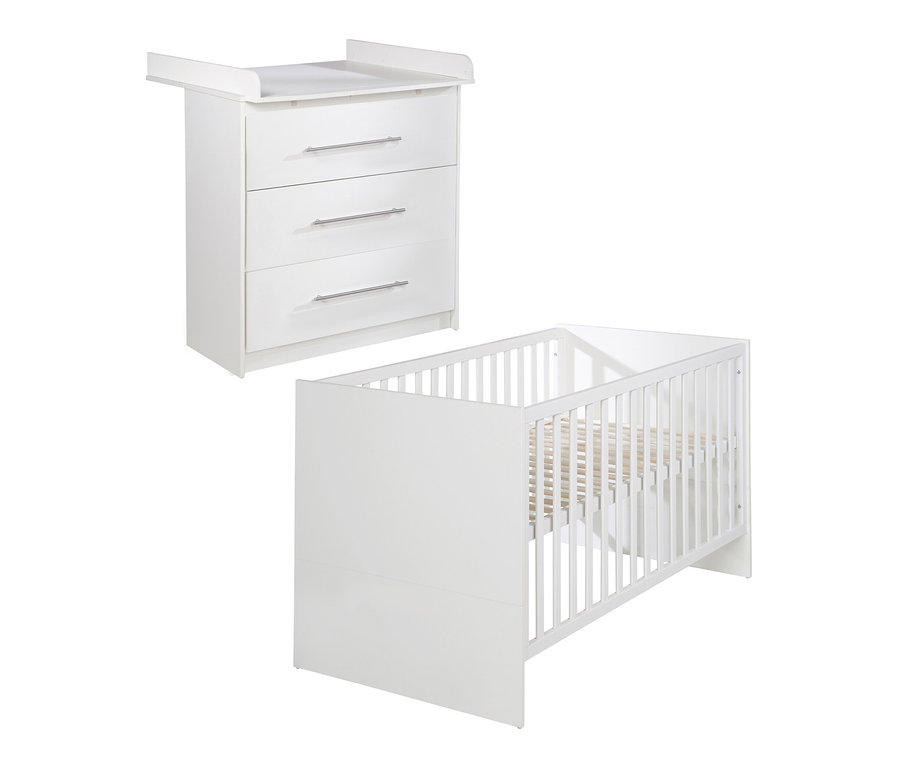 Weißes Kinderzimmer-Set »Maren« von Roba mit schmaler Wickelkommode und Gitterbett.