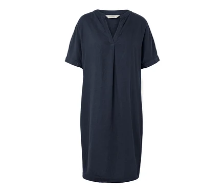 Ein blaues Leinenkleid mit kurzen Ärmeln und V-Ausschnitt.