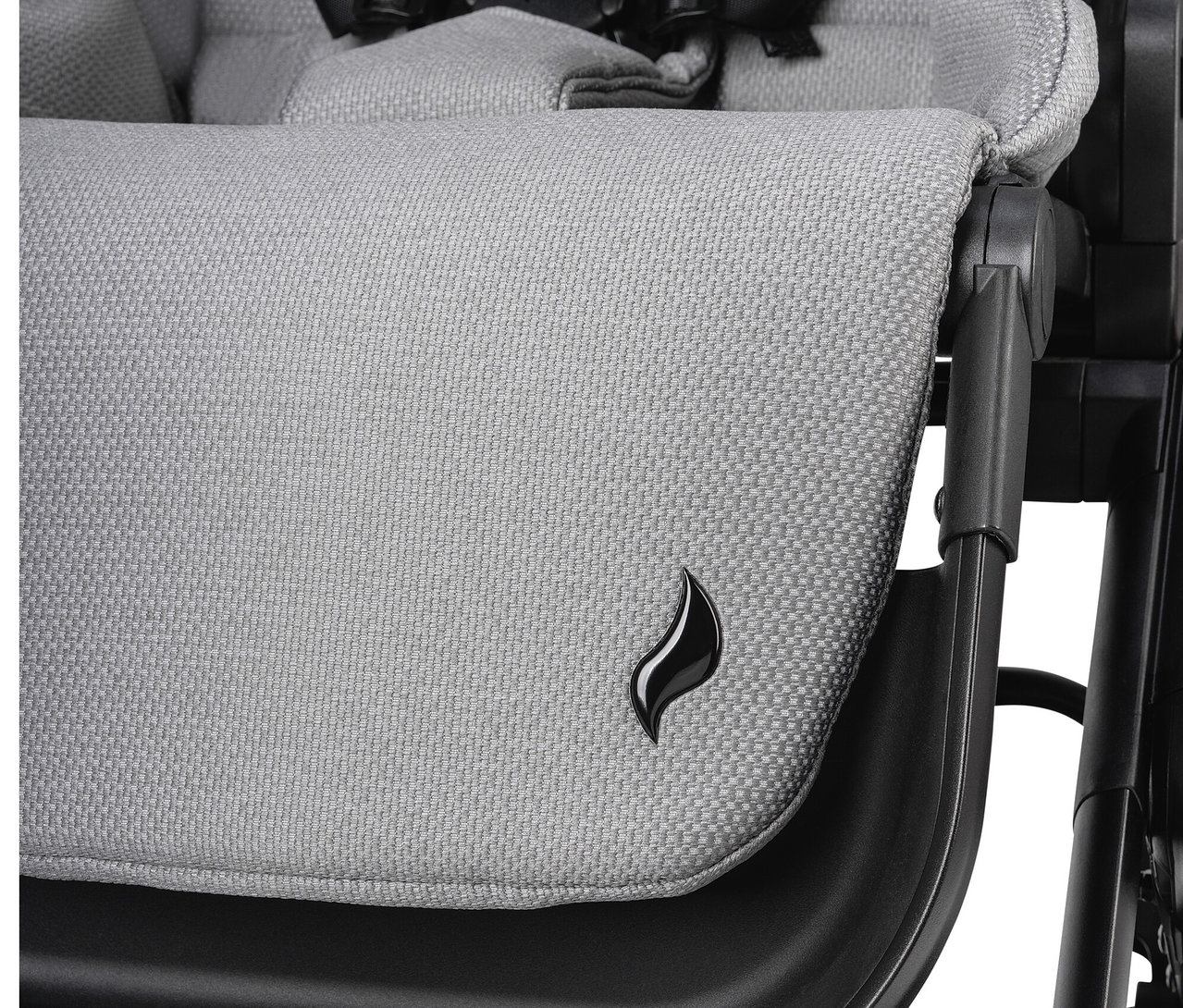 Detailansicht des grauen Osann Kombi-Kinderwagens Juntos.