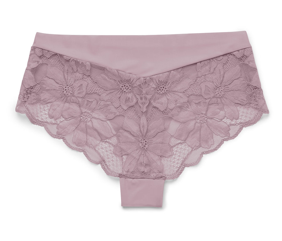 Eine lila Unterhose mit Blumenspitze liegt auf einem weißen Hintergrund.