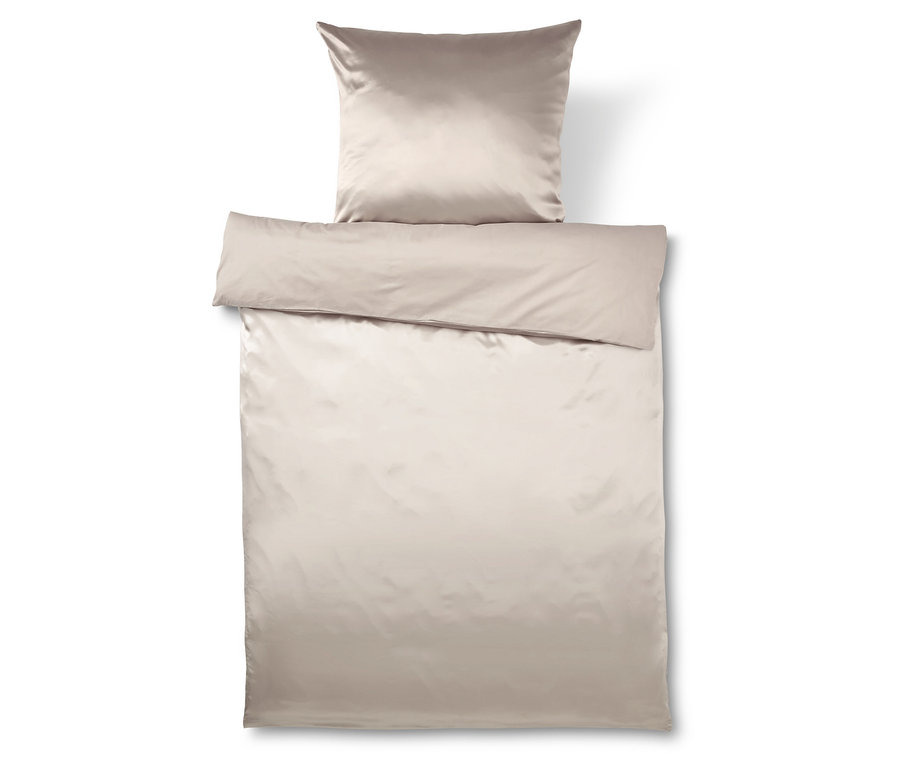 Beige Bettwäsche mit Kissenbezug oben.