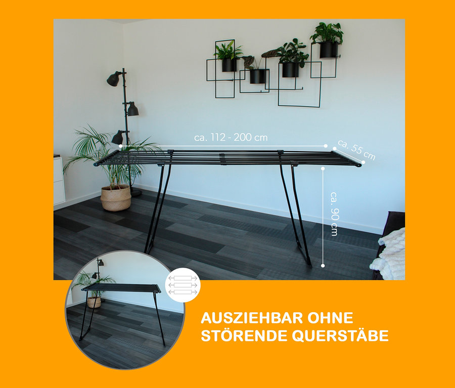 Schwarzer Teleskop-Wäscheständer im Innenraum.