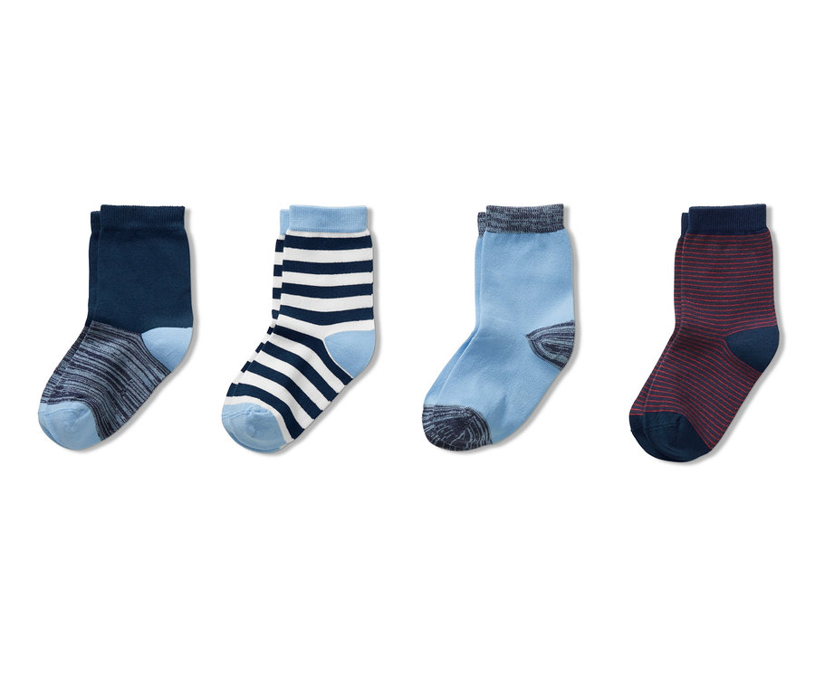 Fünf Paar blaue Socken.