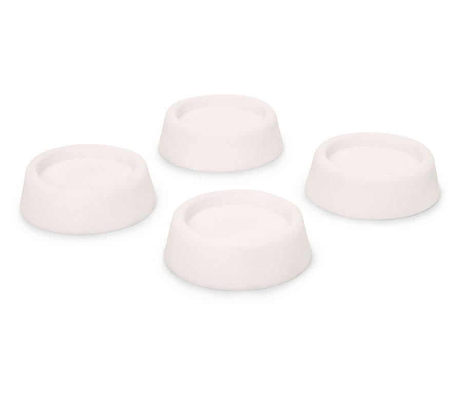 Vier weiße Möbeluntersetzer auf weißem Hintergrund angeordnet.