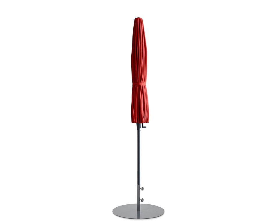 Zusammengeklappter, roter Leco Shanghai Sonnenschirm, Ø 270 cm.