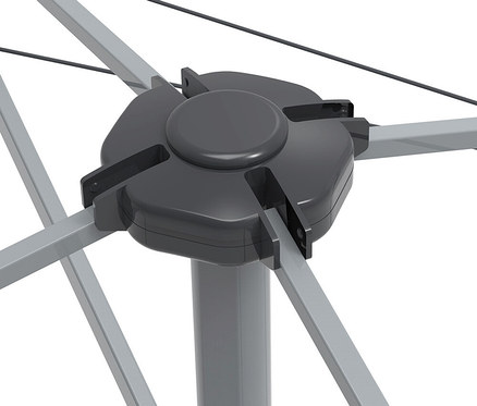 Nahaufnahme einer grauen Wäschespinne.