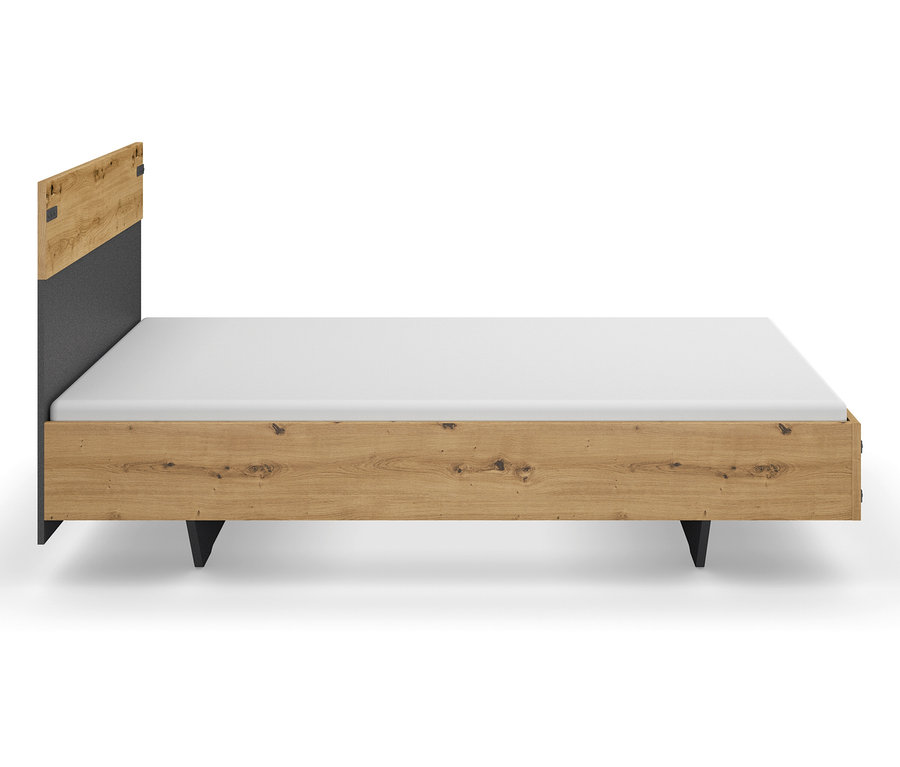 Das rauch Bett »Butte«, 140 x 200 cm, hat ein hellbraunes Holzrahmen und ein graues Kopfteil.