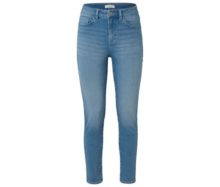 Helle, eng anliegende Jeanshose.