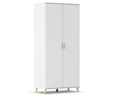Weißer Kleiderschrank mit zwei Türen und hellbraunen Griffen und Füßen.