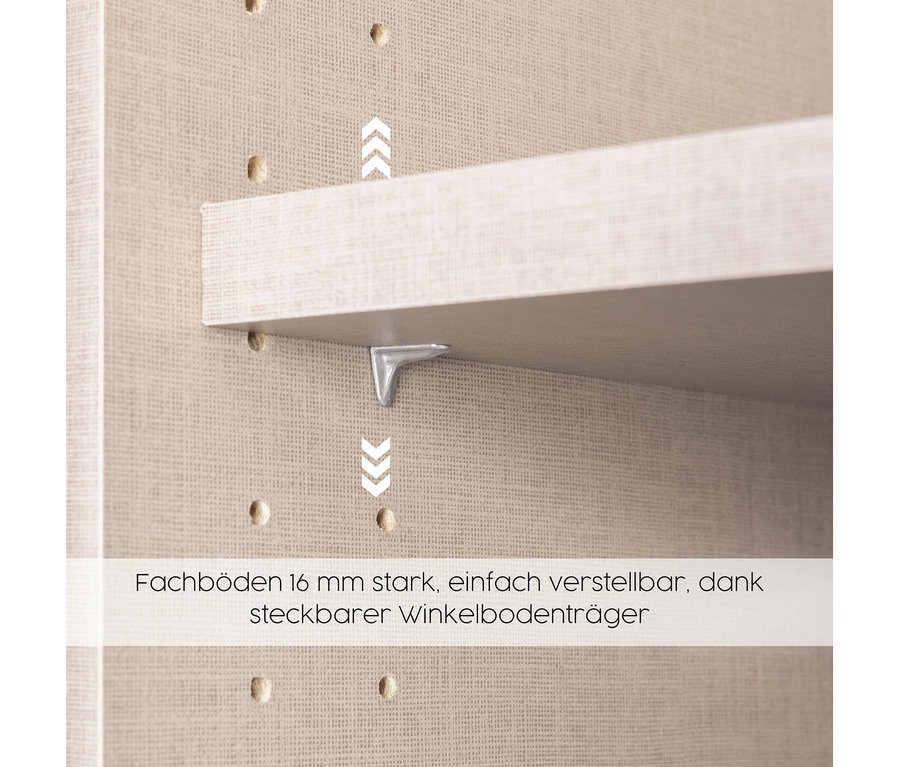 Detailaufnahme eines Fachbodens im rauch Drehtürenschrank »Butte« mit 3 Türen, befestigt mit einem steckbaren Winkelbodenträger.