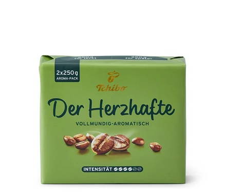 Eine 500g Packung gemahlener Kaffee 'Der Herzhafte' von Tchibo.