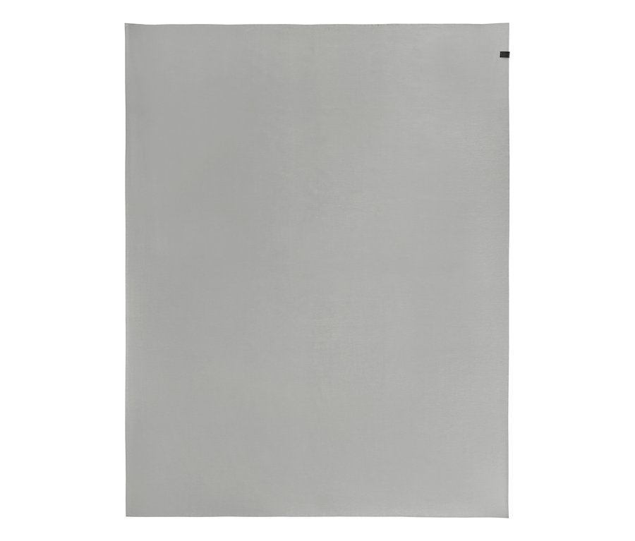 Graue, rechteckige Tischdecke der SCHÖNER WOHNEN-Kollektion mit kleinem schwarzem Etikett.