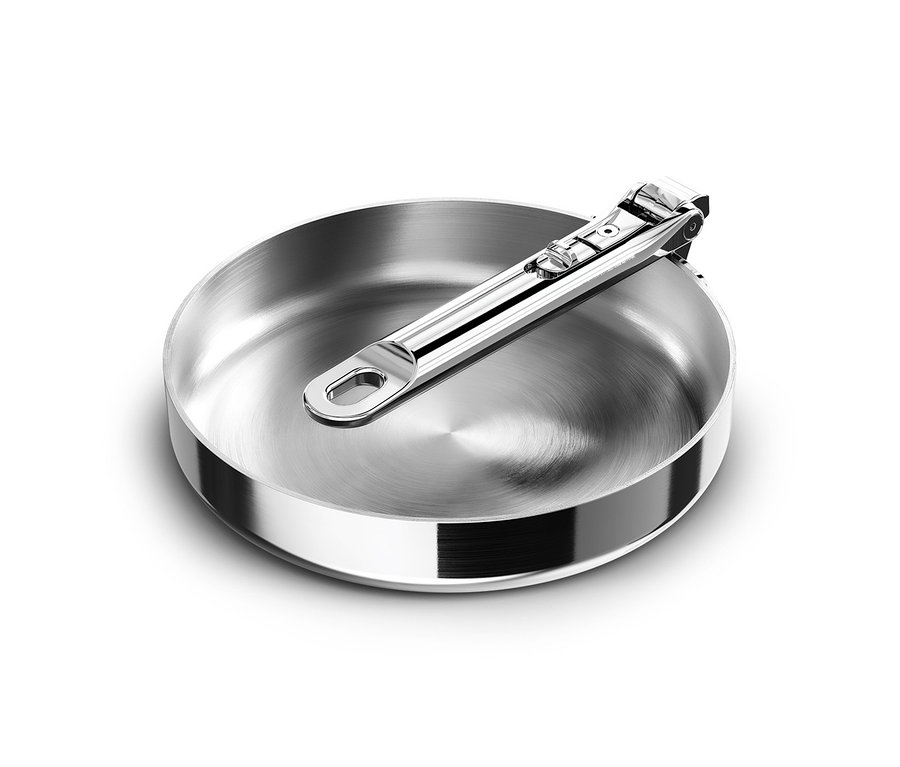 Joseph Joseph Edelstahl-Bratpfanne »Space Steel«, 20 cm, mit eingeklapptem Griff auf weißem Hintergrund.