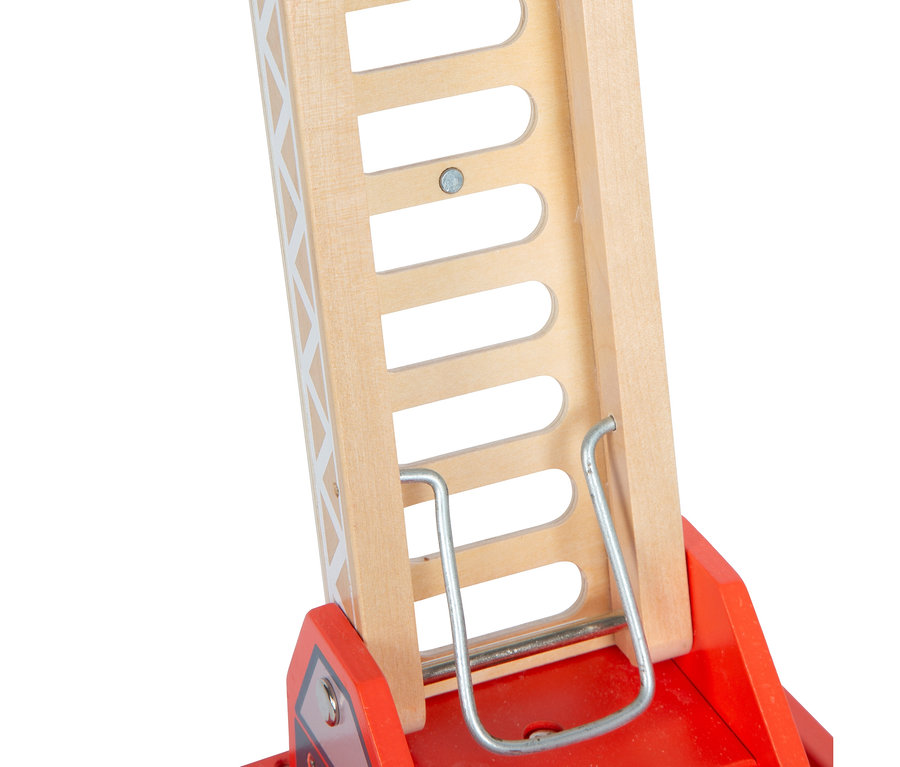 Detail einer roten und hölzernen Spielzeug-Feuerwehrleiter.