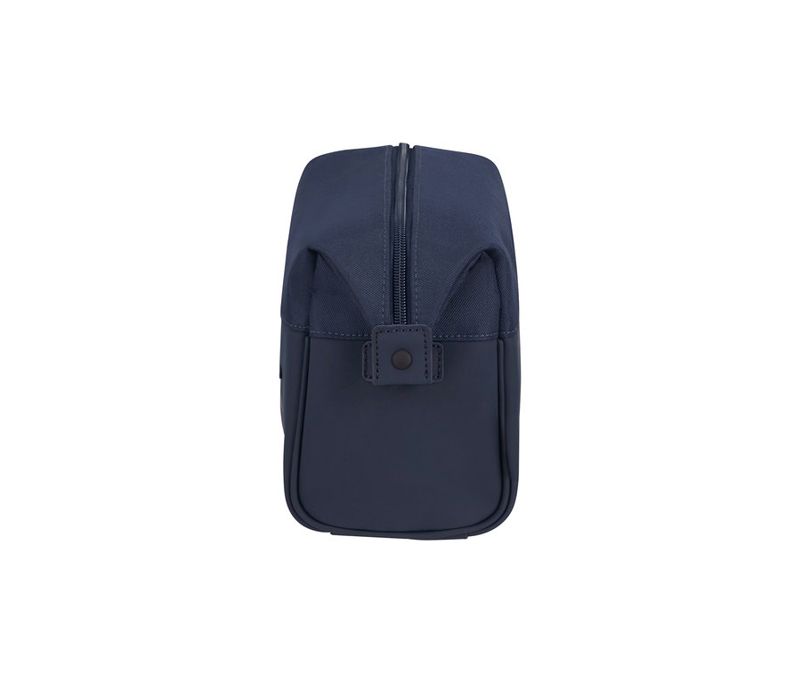 Dunkelblaue Samsonite STACKD Toilet Kit Pouch, von der Seite stehend, mit Reißverschluss oben und einer kleinen Schlaufe.