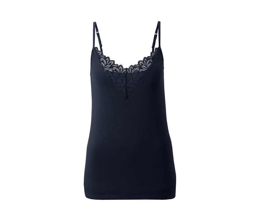Ein marineblauer Shorty-Pyjama mit Spitze.