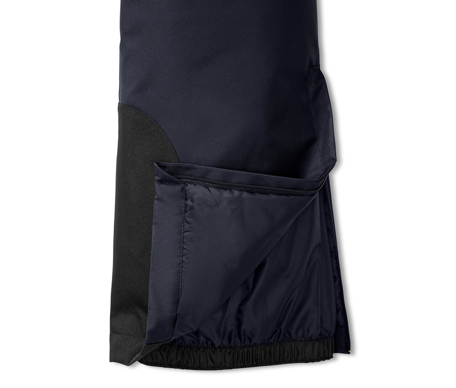 Detailansicht einer Skihose mit geöffnetem Reißverschluss.