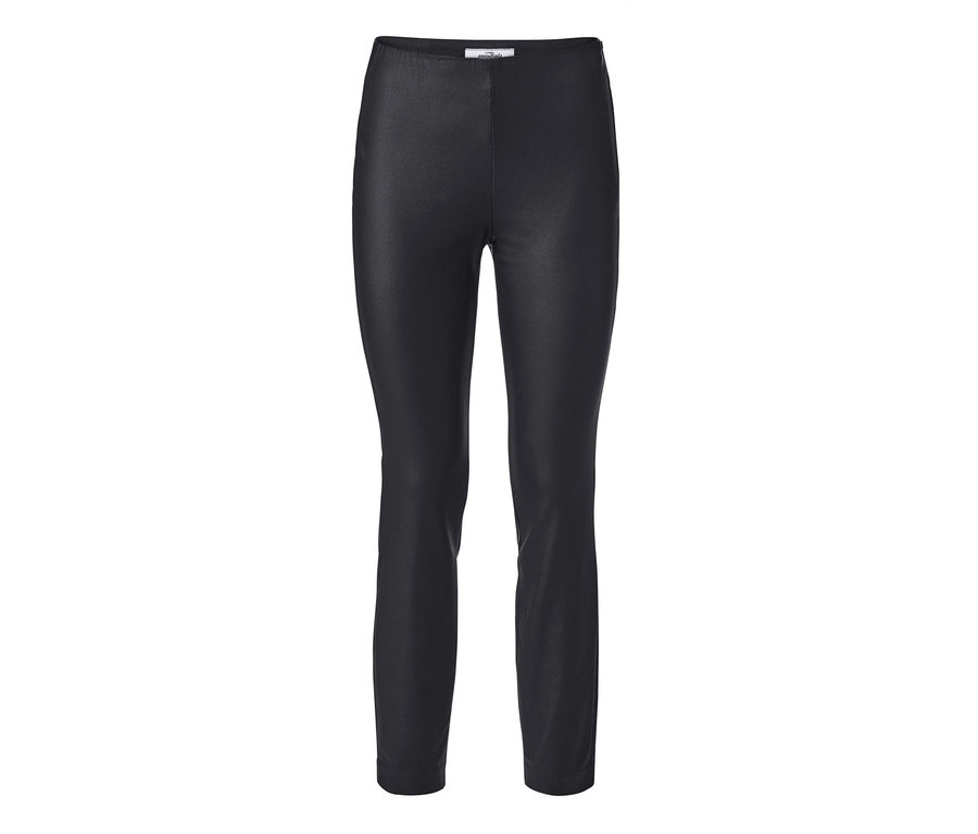 Eine beschichtete Stretchhose in Schwarz auf weißem Hintergrund.