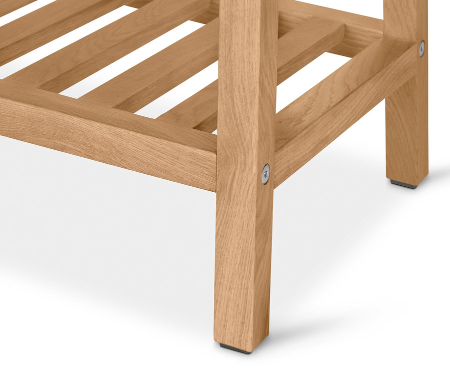 Detailansicht einer Sitzbank mit Ablage.