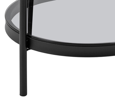 Detailansicht eines runden Glas-Beistelltisches mit schwarzem Rahmen.