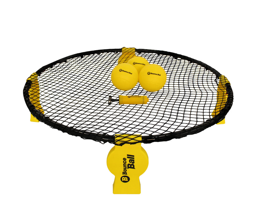 Ein schwarz-gelbes Bounce-Ball Deluxe Trampolin mit drei gelben Bällen und einer Pumpe auf einem weißen Hintergrund.