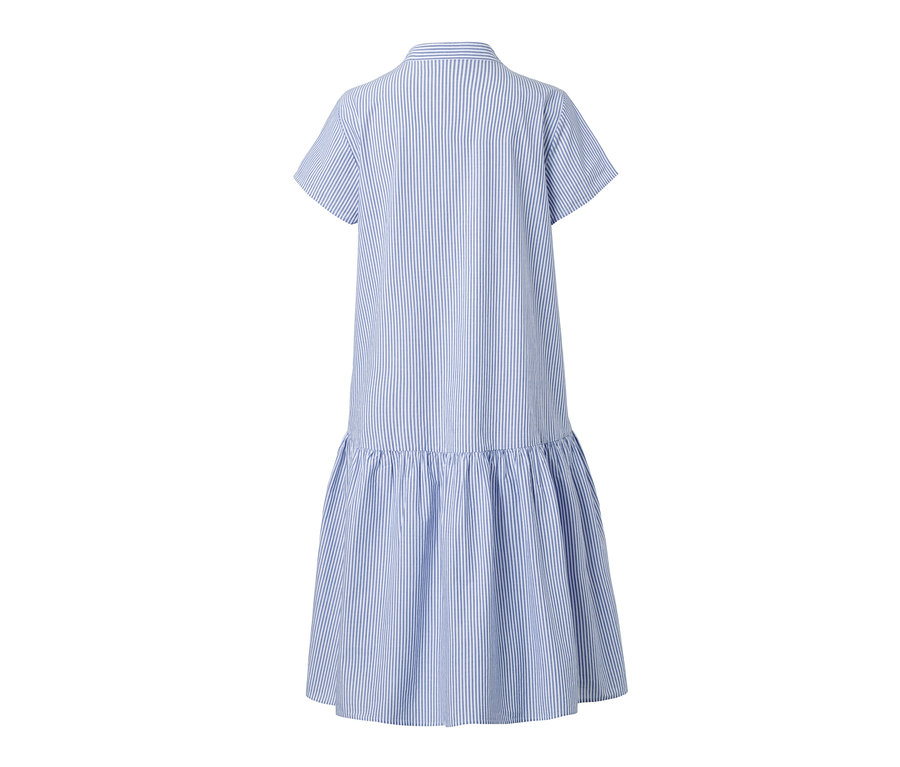 Rückansicht eines kurzärmeligen Seersucker-Kleids mit blauen und weißen vertikalen Streifen und Rüschen.