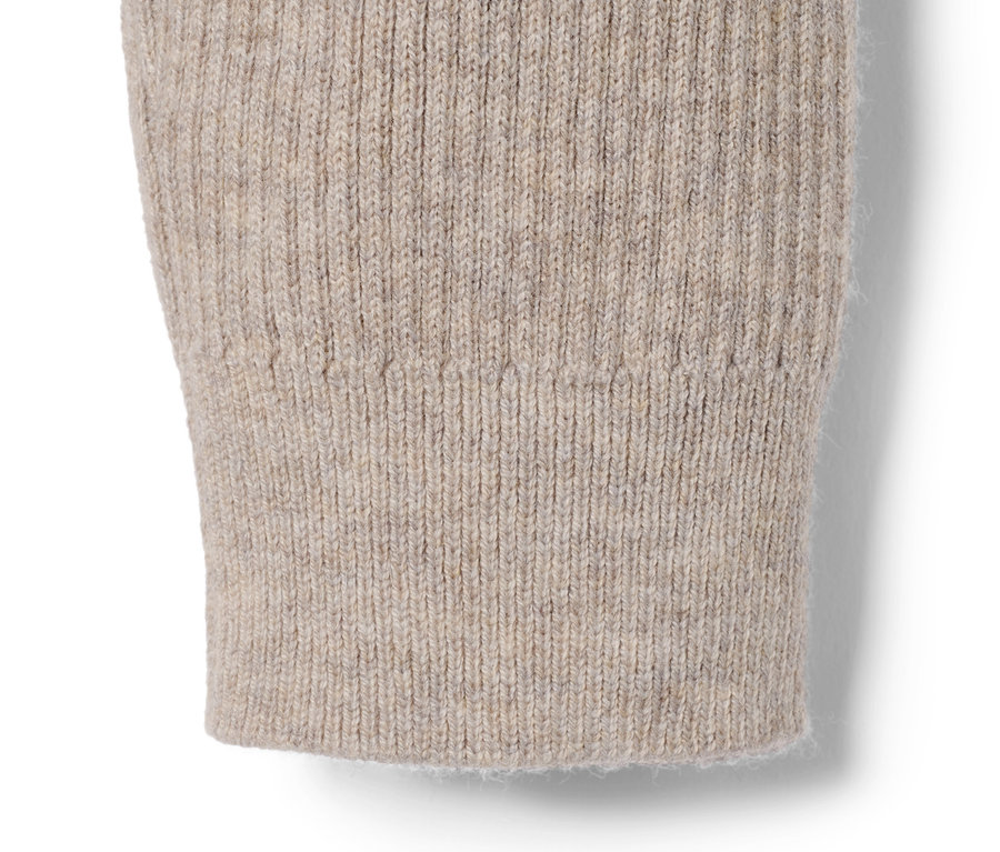 Detailaufnahme einer gerippten Hose mit RWS-Wolle.