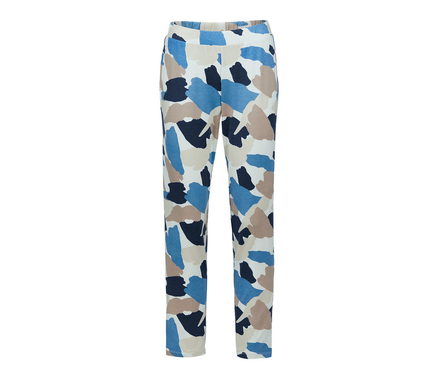 Eine Pyjamahose mit Muster in Blau und Beige.
