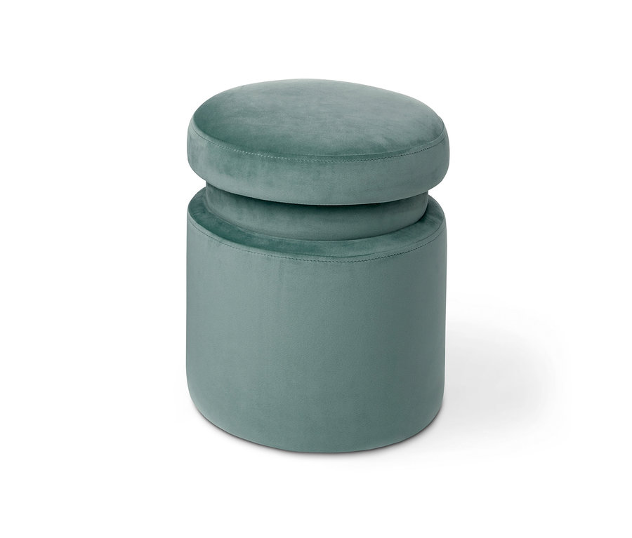 Ein einzelner grüner Samtpouf mit Stauraum.