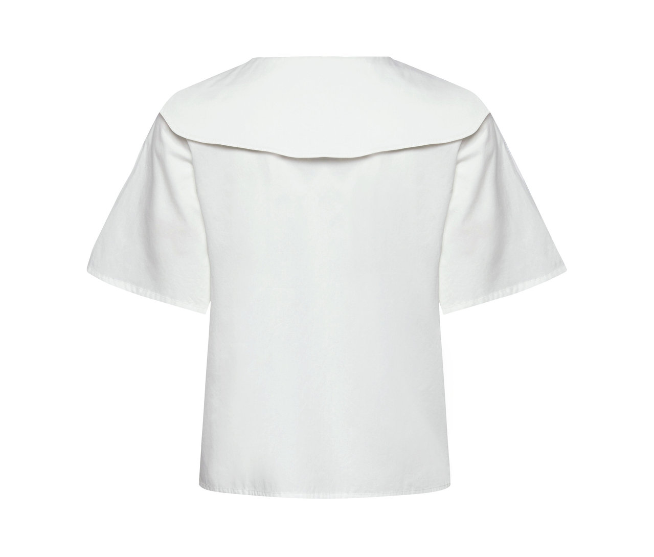 Weisse Bluse mit Kragen.