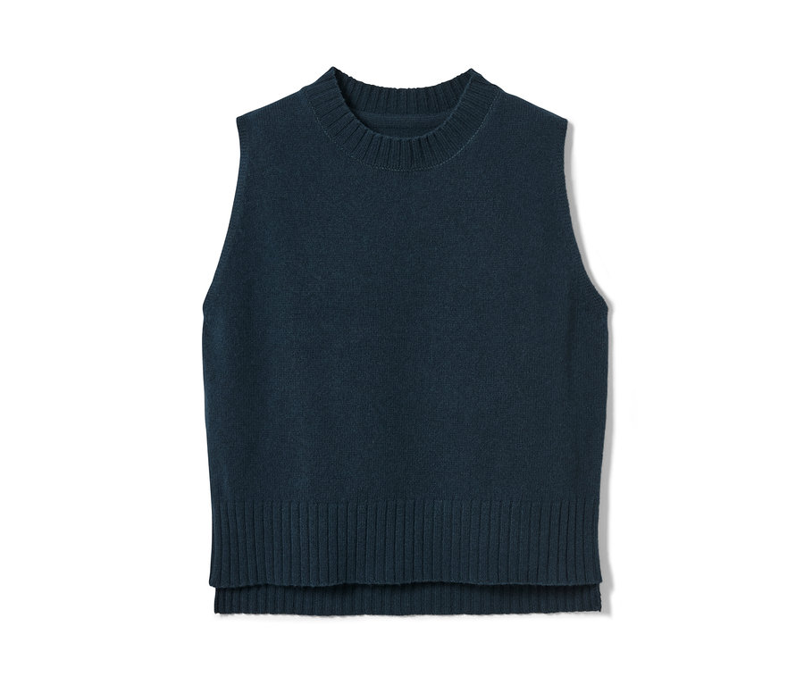 Blauer Strickpullunder mit RWS-Wolle.