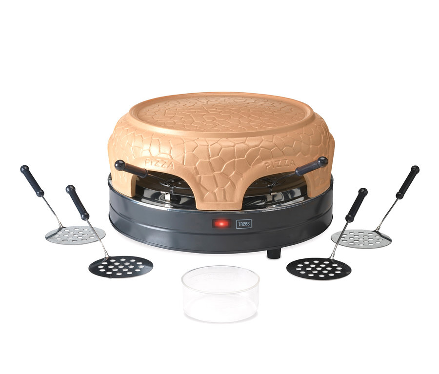 Trebs Pizzaofen mit Pizzaschiebern und einem transparenten Behälter.