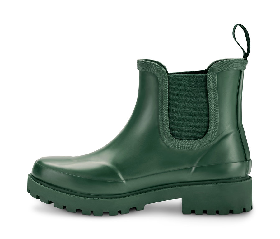 Grüne Regenstiefeletten auf weißem Hintergrund.