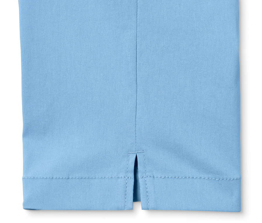 Detailansicht einer hellblauen 3/4-Bengalin-Hose.