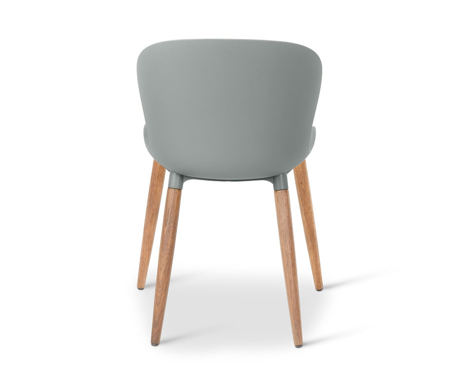Detailansicht eines grauen Schalenstuhls aus recyceltem Kunststoff mit Holzbeinen.